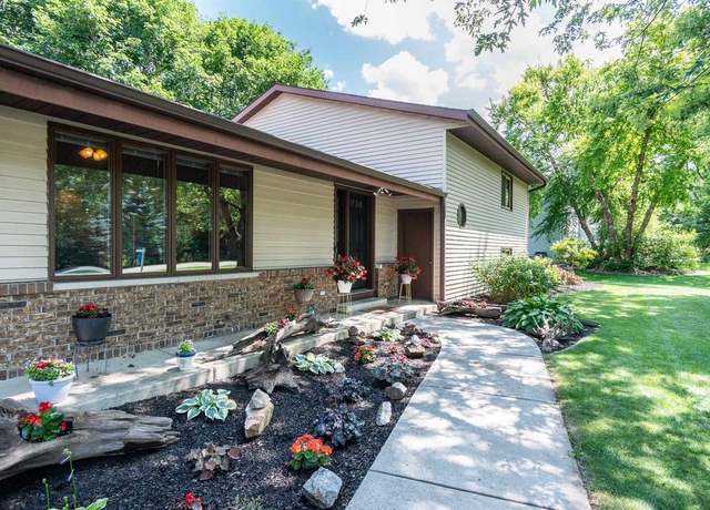 Property at 3276 E Danbury Dr, Janesville, WI 53546, 4 beds, 3 baths