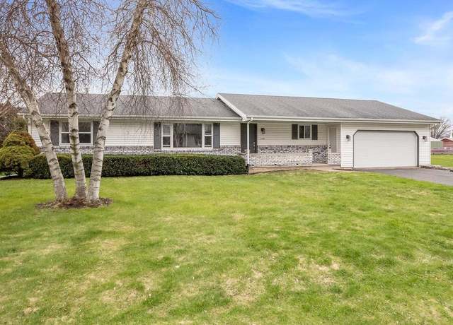 Property at 1136 10th St, Baraboo, WI 53913, 3 beds, 1.5 baths