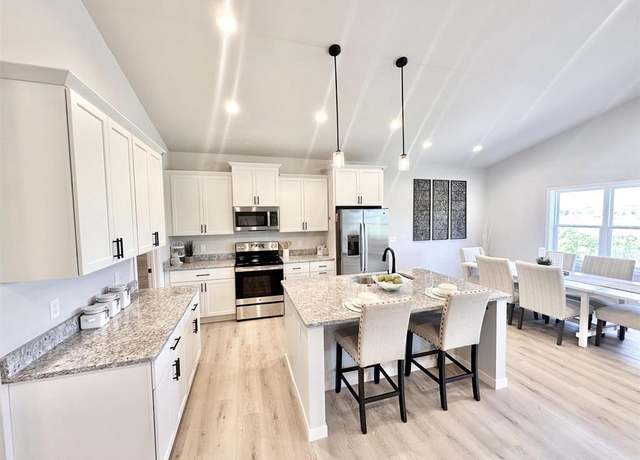 Property at 317 Dahlia Dr #31, Stoughton, WI 53589, 3 beds, 2 baths