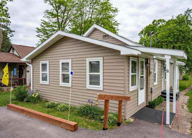 Property at 307 Jackson St, Mauston, WI 53948, 2 beds, 1 bath