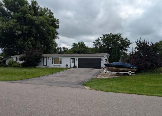 Property at 754 Crist Rd, Beloit, WI 53511, 3 beds, 2 baths