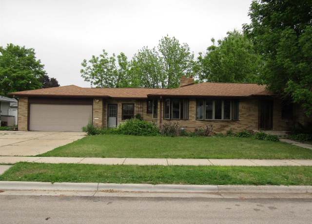 Property at 1116 Menard St, Janesville, WI 53546, 3 beds, 1.5 baths