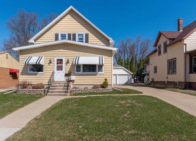 Property at 609 E Oak St, Juneau, WI 53039, 4 beds, 2 baths
