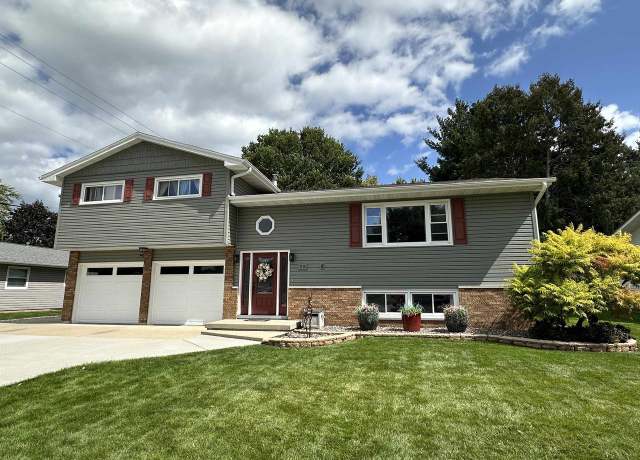 Property at 25 Campus Ln, Janesville, WI 53545, 4 beds, 2.5 baths