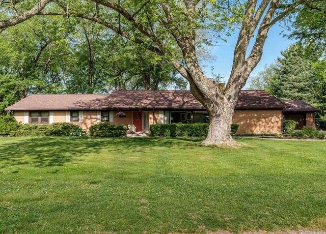 Property at 2068 E Ridge Rd, Beloit, WI 53511, 4 beds, 2.5 baths