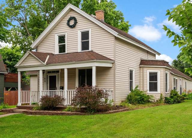 Property at 415 E Cook St, Portage, WI 53901, 3 beds, 1 bath