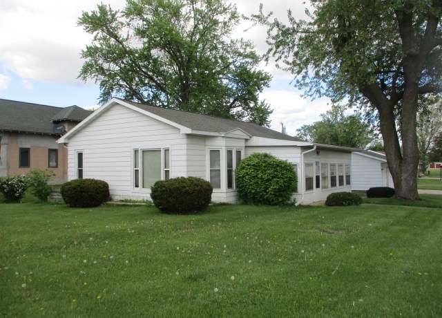 Property at 301 N Superior Ave, Tomah, WI 54660, 2 beds, 1 bath