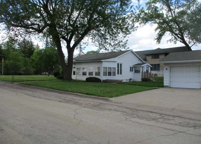 Property at 301 N Superior Ave, Tomah, WI 54660, 2 beds, 1 bath
