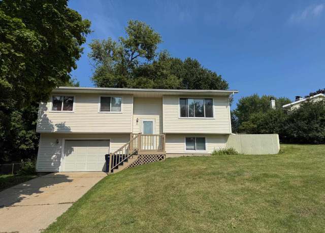 Property at 237 Valley Dr, Janesville, WI 53546, 3 beds, 1.5 baths