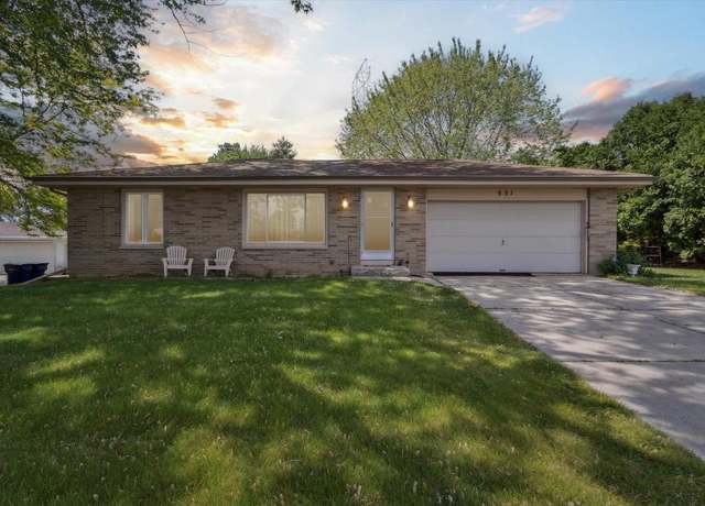 Property at 551 N Crosby Ave, Janesville, WI 53548, 3 beds, 1 bath