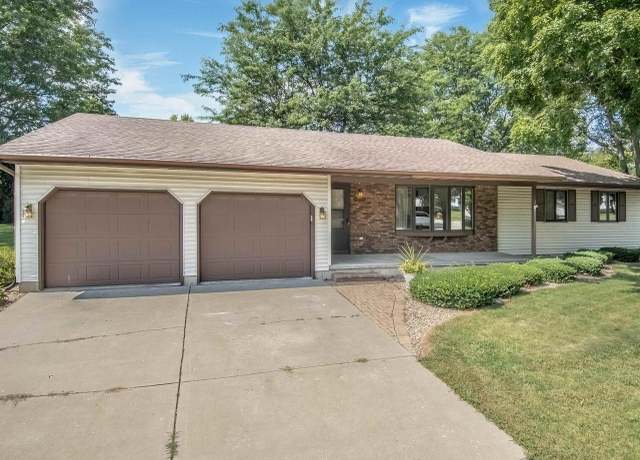Property at 1003 S Holiday Dr, Waunakee, WI 53597, 3 beds, 1.5 baths