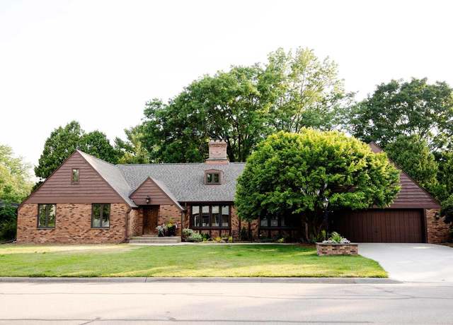 Property at 202 Apache Dr, Janesville, WI 53545, 5 beds, 3.5 baths