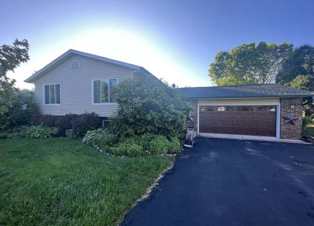 Property at 137 Seminole Way, Deforest, WI 53532, 5 beds, 2.5 baths