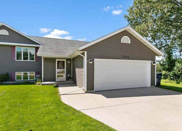 Property at 3202 Greenwood Dr, Janesville, WI 53546, 3 beds, 2 baths