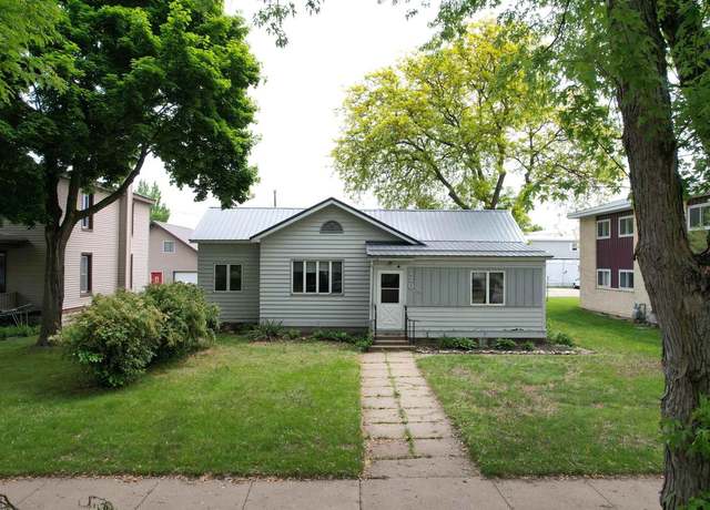 Property at 220 S Wacouta Ave, Prairie Du Chien, WI 53821, 3 beds, 1 bath