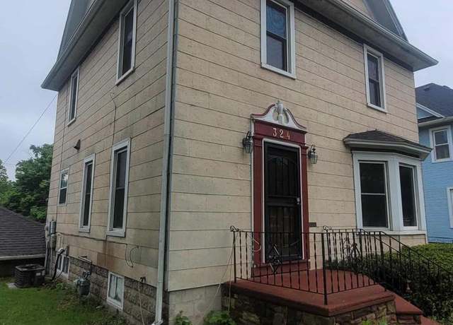 Property at 324 N Pine St, Reedsburg, WI 53959, 5 beds, 1.5 baths