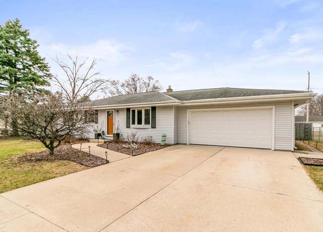 Property at 74 S Sumac Dr, Janesville, WI 53545, 4 beds, 3 baths