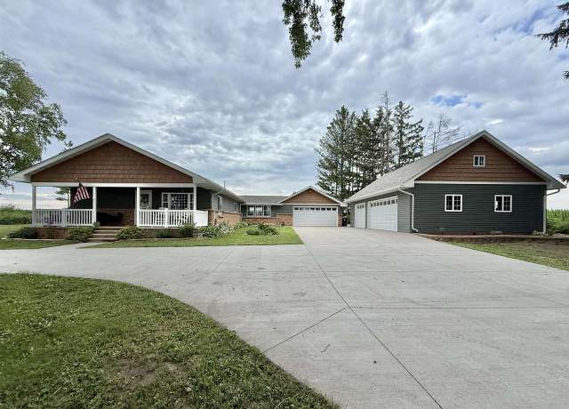 Property at 3301 E L T Townline Rd, Beloit, WI 53511, 3 beds, 2 baths