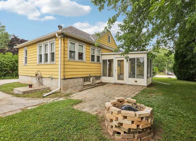 Property at 235 W College Ave, Oak Creek, WI 53154, 2 beds, 1 bath