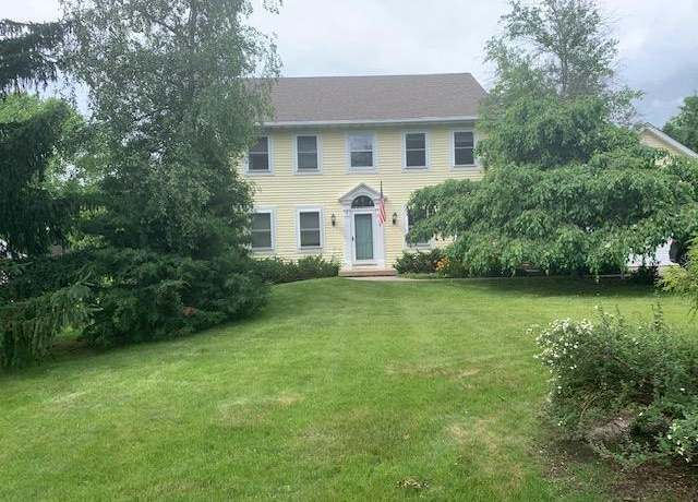 Property at 2 Drumhill Cir, Madison, WI 53717, 4 beds, 3.5 baths