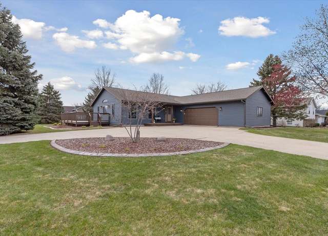 Property at 1532 E Stratford Dr, Beloit, WI 53511, 4 beds, 3 baths