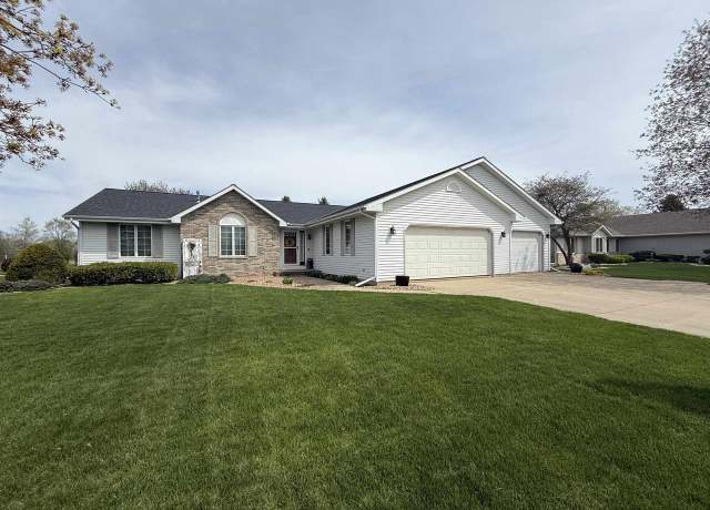 Property at 1627 E Williams Dr, Beloit, WI 53511, 3 beds, 2.5 baths