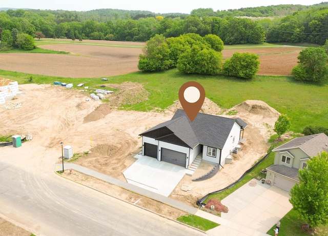 Property at 935 Hay Creek Trl, Reedsburg, WI 53959, 5 beds, 3 baths