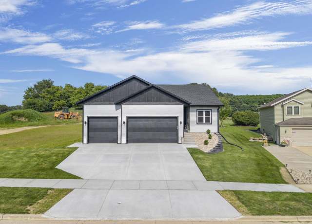 Property at 935 Hay Creek Trl, Reedsburg, WI 53959, 5 beds, 3 baths