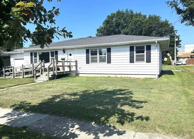 Property at 303 Memorial Dr, Fort Atkinson, WI 53538, 5 beds, 2 baths