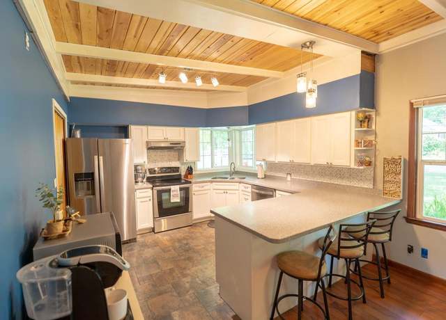 Property at N3342 Hickory Rd, Lake Geneva, WI 53147, 3 beds, 1.5 baths