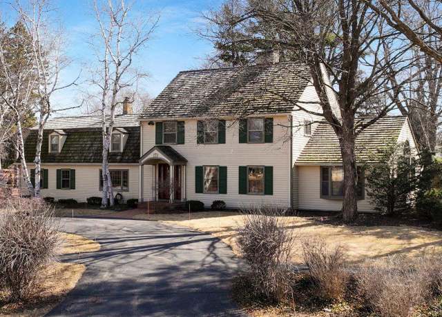 Property at 1914 Eastwood Ave, Janesville, WI 53545, 5 beds, 3.5 baths