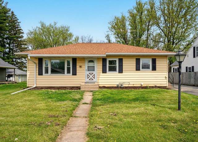Property at 1043 W Elm St, Lancaster, WI 53813, 3 beds, 1.5 baths
