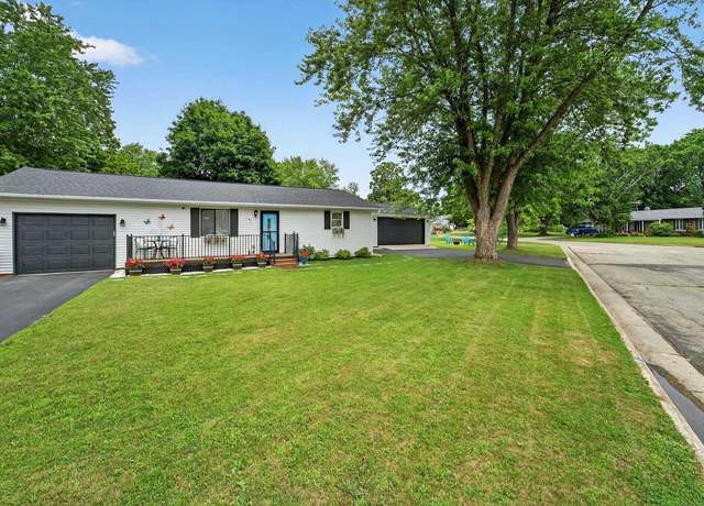 Property at 470 Lincoln Ct, Evansville, WI 53536, 3 beds, 3 baths
