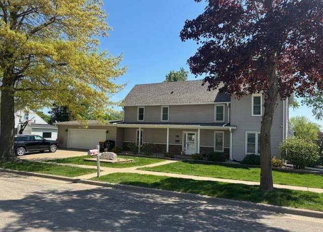 Property at 1075 Grant St, Fennimore, WI 53809, 4 beds, 2.5 baths