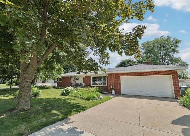 Property at 208 E Minnehaha Ave, Portage, WI 53901, 4 beds, 1.5 baths