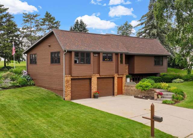 Property at 2022 27th St, Monroe, WI 53566, 3 beds, 2.5 baths