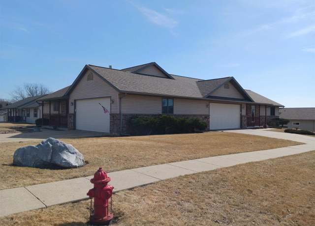 Property at 597 Garfield Ave/94 N 6th St, Evansville, WI 53536, 5 beds, 5 baths