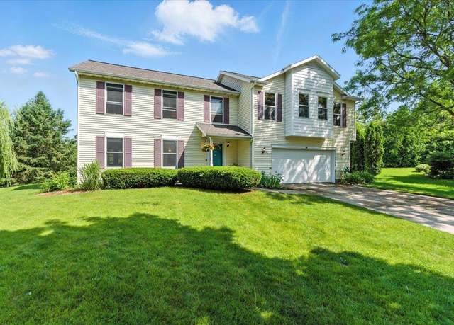 Property at 26 Maple Valley Ct, Madison, WI 53719, 5 beds, 3.5 baths