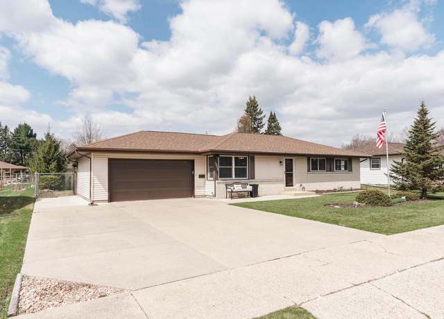 Property at 1405 N Claremont Dr, Janesville, WI 53545, 3 beds, 1.5 baths