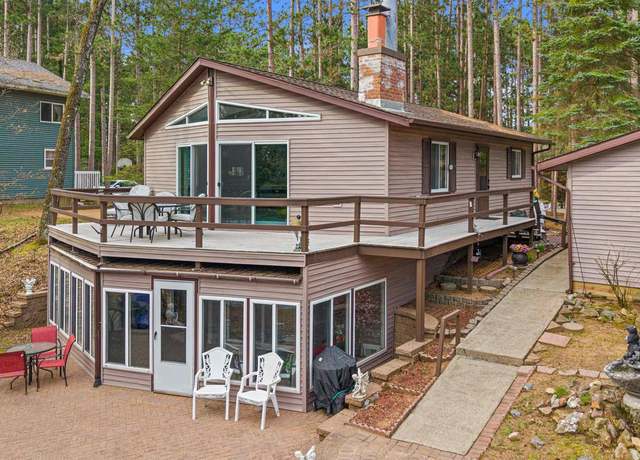 Property at 1074 E Queens Way, Nekoosa, WI 54457, 3 beds, 2 baths