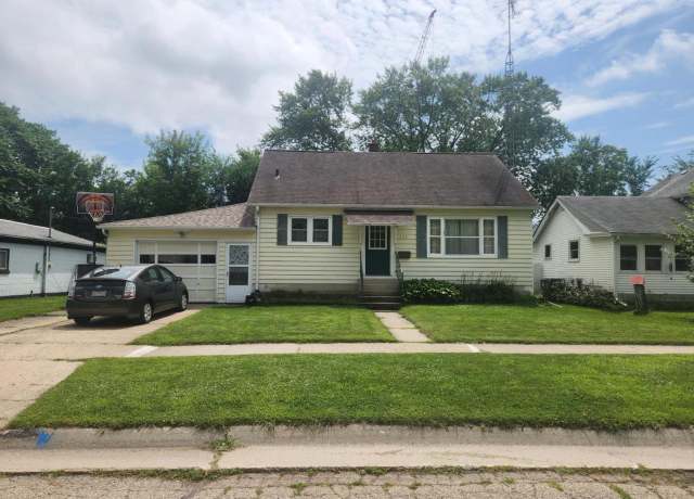 Property at 504 E Edgewater St, Portage, WI 53901, 2 beds, 1 bath