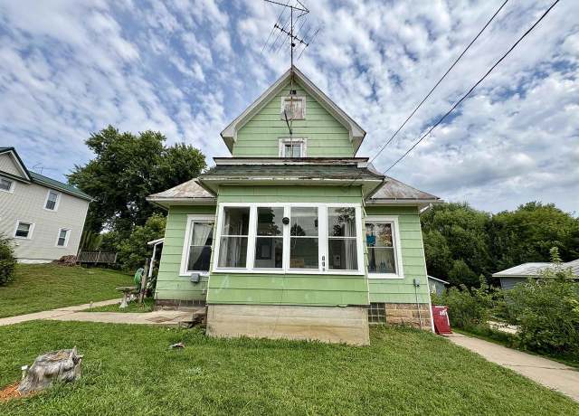 Property at 110 S Oak St, North Freedom, WI 53951, 3 beds, 1.5 baths
