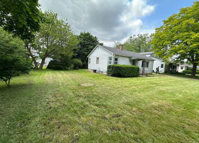 Property at 1412 Randolph St, Watertown, WI 53094, 3 beds, 1 bath