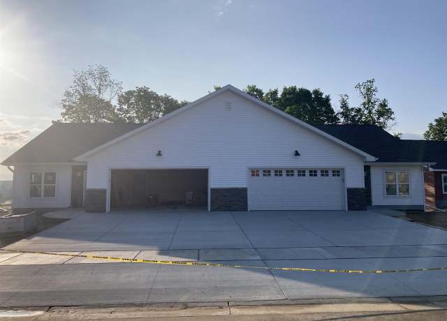 Property at 1062 Armida Ct, Reedsburg, WI 53959, 3 beds, 3 baths
