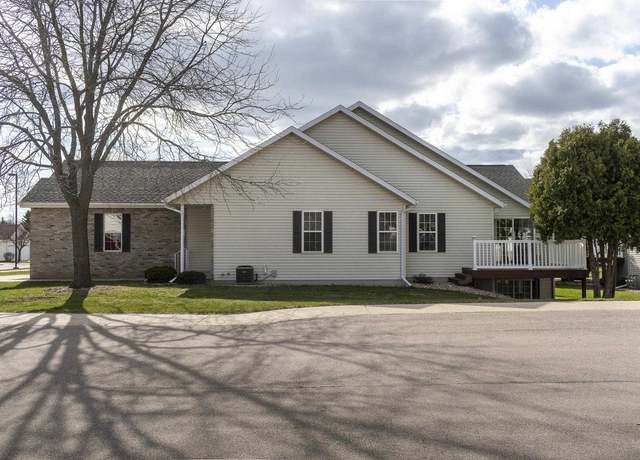 Property at 6326 Merritt Rdg, Madison, WI 53718, 3 beds, 3 baths