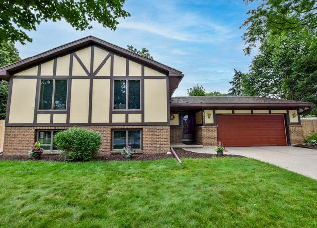 Property at 2645 S Norfolk Cir, Fitchburg, WI 53719, 3 beds, 2 baths