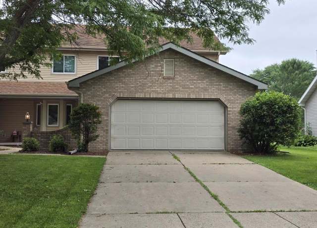 Property at 5695 Wilshire Dr, Madison, WI 53711, 2 beds, 2.5 baths