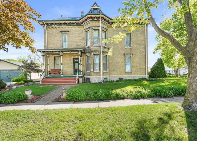 Property at 503 E Conant St, Portage, WI 53901, 5 beds, 1.5 baths