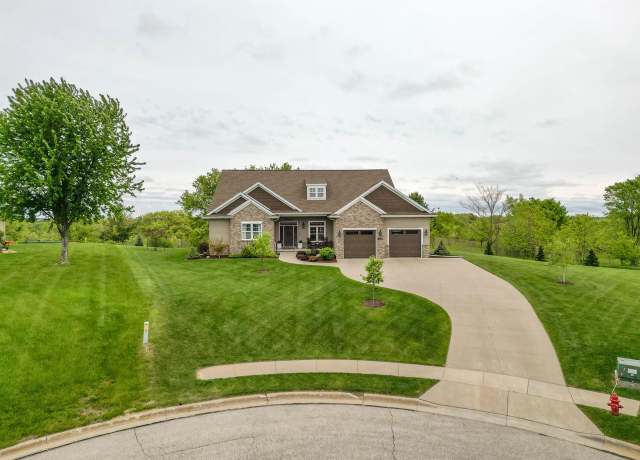 Property at 515 Fieldstone Ct, Tomah, WI 54660, 3 beds, 3 baths