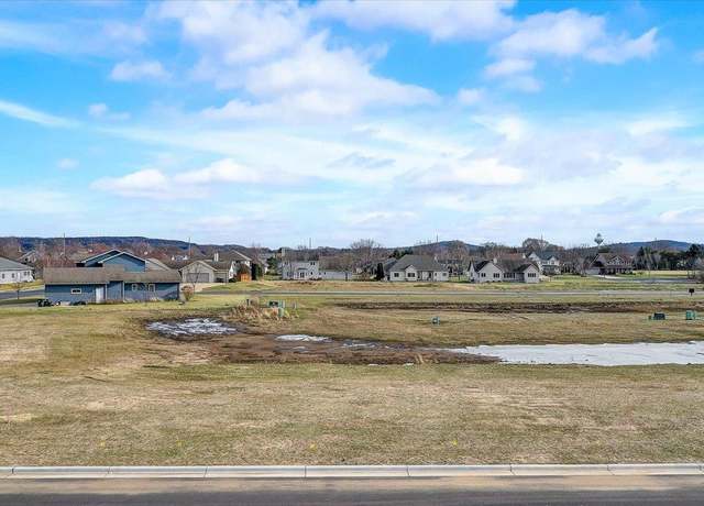 Property at 208 Falcon Ct, Sauk City, WI 53583